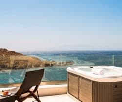 Villa-Waterfall-Outdoor-jacuzzi