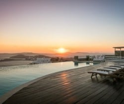 Villa Zinnia-Exterior by night