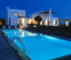Villa Valora-Exteriors by night