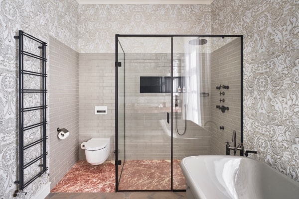Villa-Red-Chalet-Bathroom