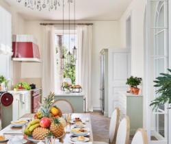 Villa-Red-Chalet-Dining-room
