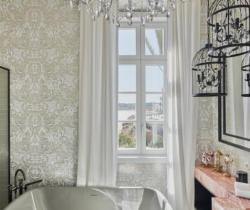 Villa-Red-Chalet-Bathroom