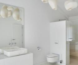Villa-Red-Chalet-Bathroom