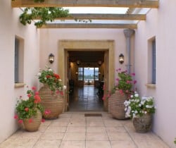 01Villa-Ianthe-Entrance
