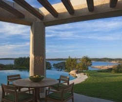 Villa Antas: Al fresco dining area and Swimming pool