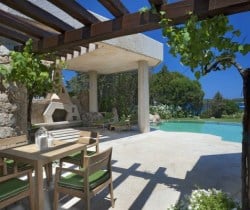 Villa Bithia: Al fresco dining area