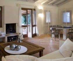 Villa Rosae: Living and dining area