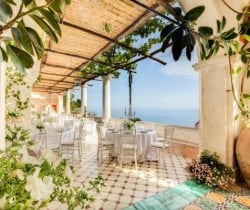 Villa Nynpha: Al fresco dining area