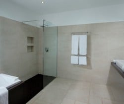 Villa-Mar-Azul-Bathroom