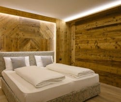 Chalet-Apartment-Cassiano-Bedroom