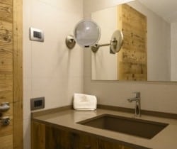 Chalet-Apartment-Cassiano-Bathroom