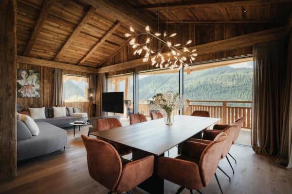 Chalet-Ambra-Dining-area