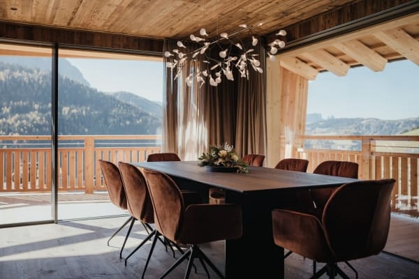 Chalet-Ambra-Dining-area