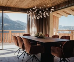 Chalet-Ambra-Dining-area