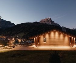 Chalet-Ambra-Exteriors-by-sunset