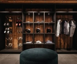 Chalet-Ambra-Ski-room
