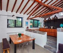 Villa-Vittoria-Kitchen-and-dining-area