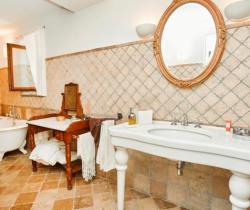 Villa-Vittoria-Bathroom