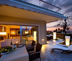 23Villa-Loren-Exterior-by-night