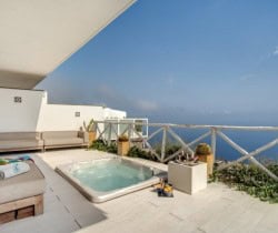 Villa-Millie-Outdoor-jacuzzi