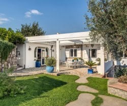 Villa-Millie-Al-fresco-dining-area