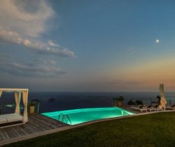 Villa-Millie-Swimming-pool-by-night