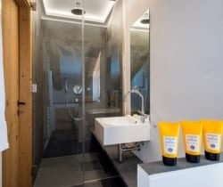 Chalet-Amadia-Bathroom