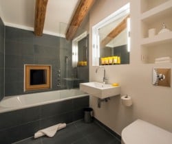 Chalet-Amadia-Bathroom
