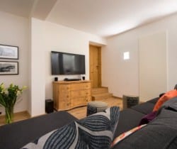 Chalet-Amadia-TV-room