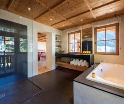 Chalet-Gabl-Bathroom