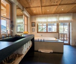 Chalet-Gabl-Bathroom