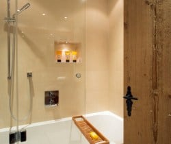 Chalet-Gabl-Bathroom