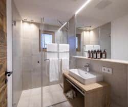 Chalet-Galzi-Bathroom