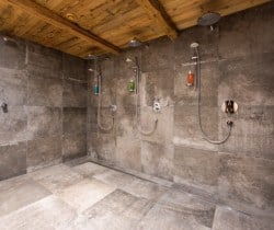 Chalet-Apartment-Nasse-Spa-showers