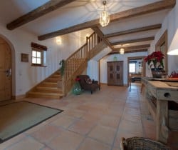 Chalet-Pettneu-Entrance-hall