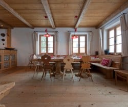 Chalet-Pettneu-Dining-room