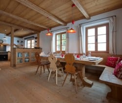 Chalet-Pettneu-Dining-room