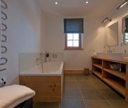 Chalet-Pettneu-Bathroom