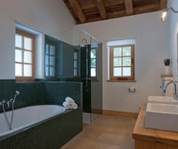 Chalet-Pettneu-Bathroom