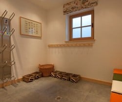 Chalet-Pettneu-Ski-room