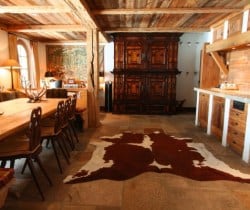 Chalet Olympus-Dining area