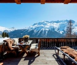 Chalet Olympus-Al fresco dining and lounge areas