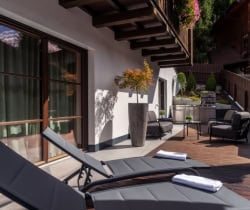 Chalet-Belfiore-Outdoor-chill-out-area