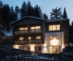 Chalet-Belfiore-Exterior-by-night