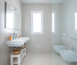 Villa-Zaffiri-Bathroom
