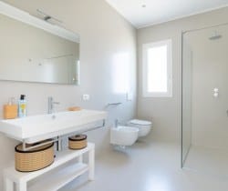 Villa-Zaffiri-Bathroom