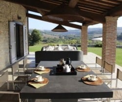 Villa Le Fontanelle: Al fresco dining area