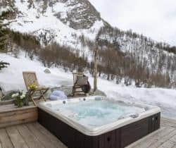 Chalet-Nevada-Outdoor-jacuzzi
