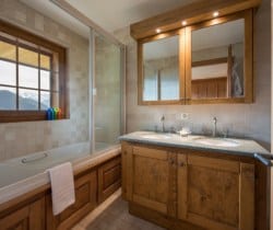 Chalet-Apartment-Arvin-Bathroom