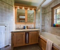 Chalet-Apartment-Arvin-Bathroom